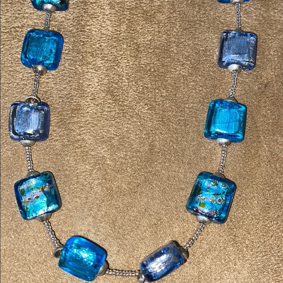 💎 AQUA COLORED BEAUTIFUL GLASS BEADED NECKLACE 💎 - Picture 3 of 4